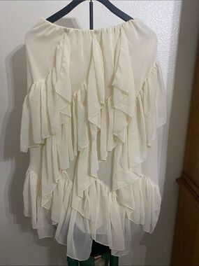 Amber Sky Cream Ruffle High-Low Skirt With Lining Size M. NWT